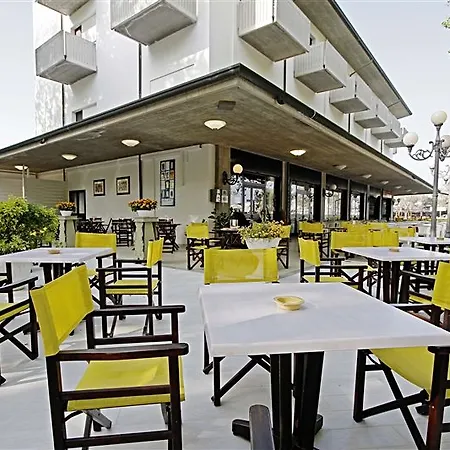 מלון Genzianella 3*